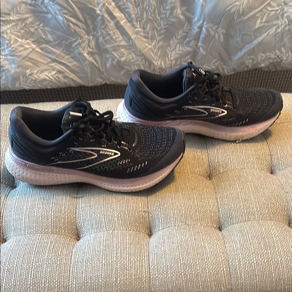 Brooks Glycerin sneakers 9B